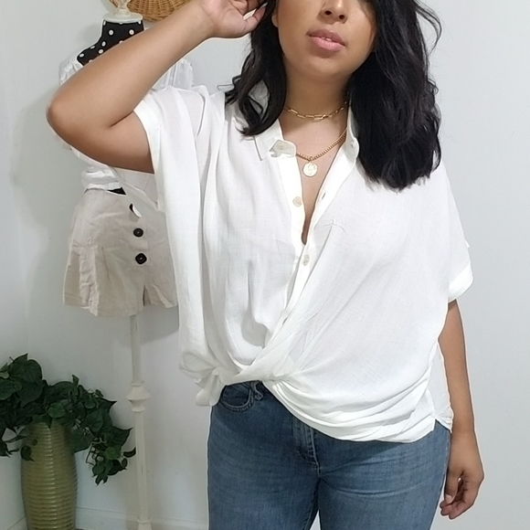 UP IN THE CLOUDS WHITE BUTTON TOP - Picture 10 of 16